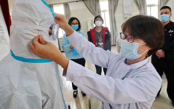 秦皇島醫護人員 筑牢防護壁壘，提升疫情應急處置能力