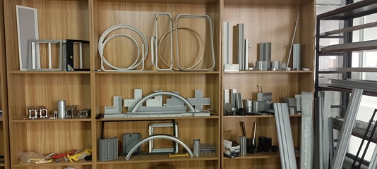 鋁五金件、鋁型材加工及鋁合金配件的應(yīng)用與特點(diǎn)